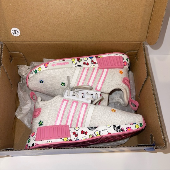 Hello kitty adidas size 8K - Picture 2 of 13